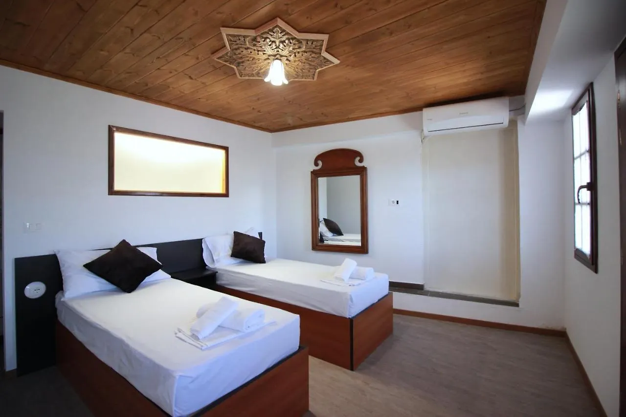 Vila 112 Hotel Gjirokastër 3*,